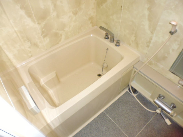 バス・シャワールーム　ゆっくりつかって一日の疲れを取ってくださいね。