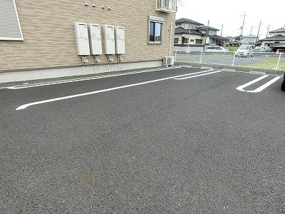 【ステラ・ルーチェの駐車場】