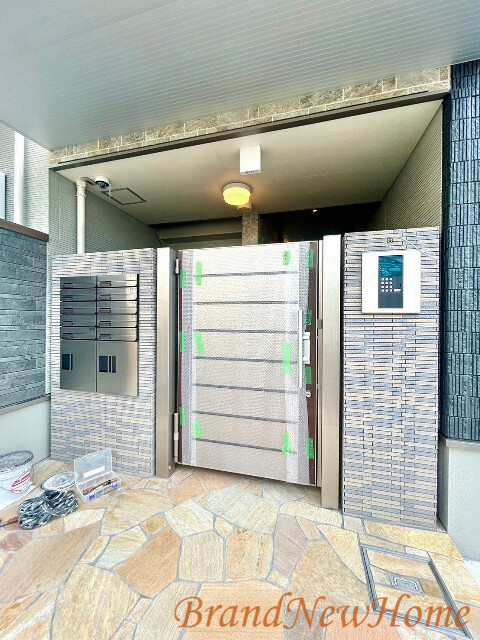 【堺市堺区向陵中町のアパートのエントランス】