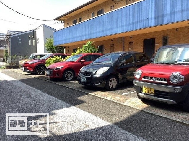 【フォブールわげんの駐車場】