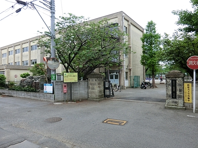 【稲城市東長沼のマンションの小学校】