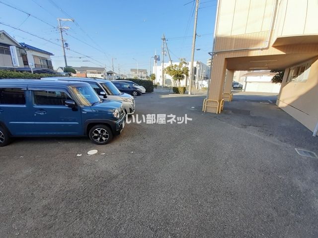 【堺市西区浜寺船尾町西のマンションの駐車場】