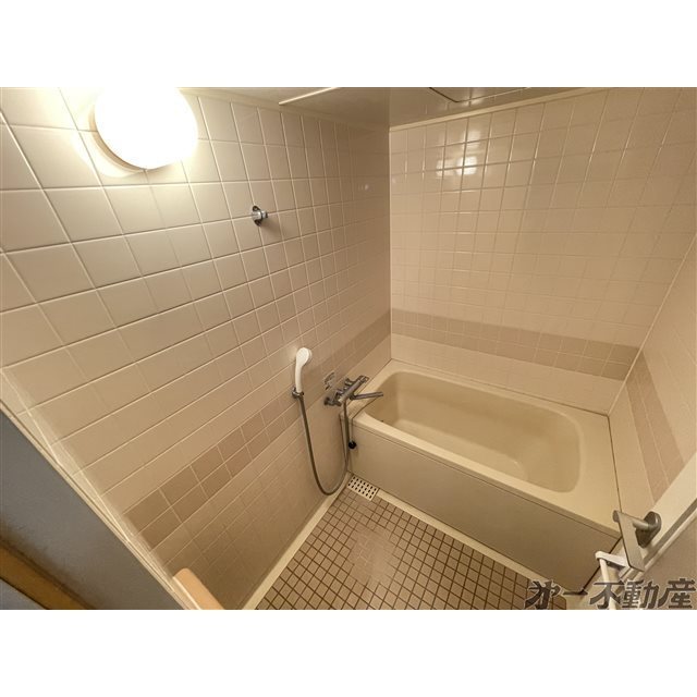 バス・シャワールーム　バスルーム