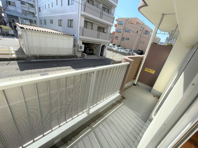 バルコニー　日当たり良好なベランダ