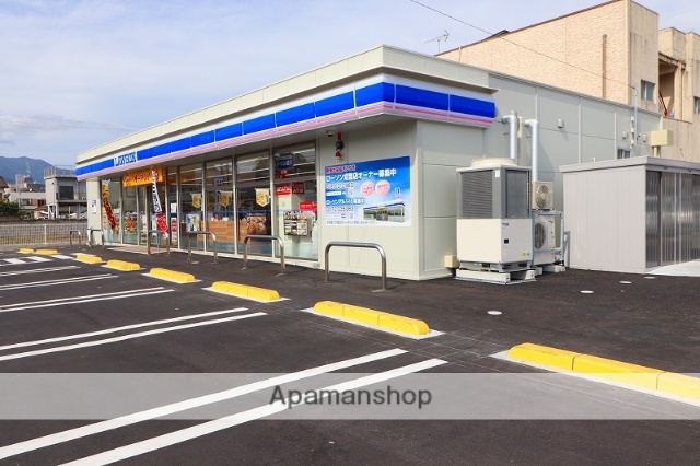 コンビニ　ローソン鹿屋向江店（コンビニ）まで300m