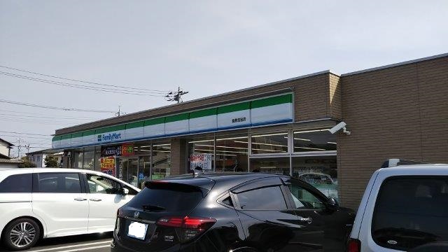 コンビニ　ファミリーマート倉敷花の街店（コンビニ）まで833m