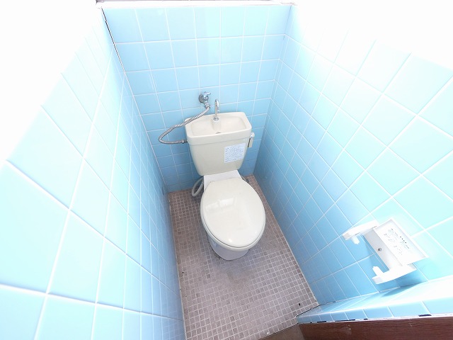 トイレ　落ち着いた色調のトイレです