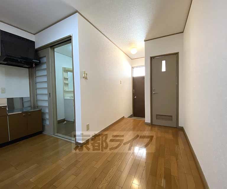 居室・リビング　落ち着いた雰囲気のお部屋です