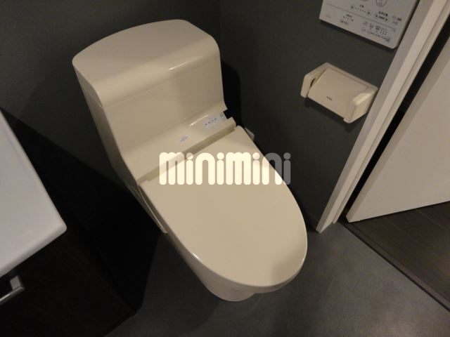 トイレ　温水洗浄便座付き