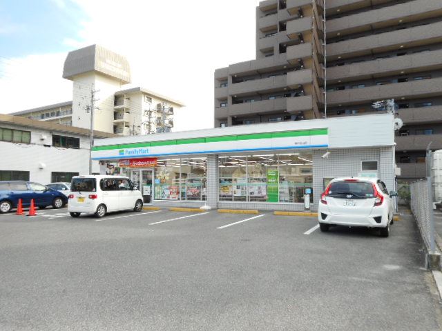 スーパー　ファミリーマート（スーパー）まで80m