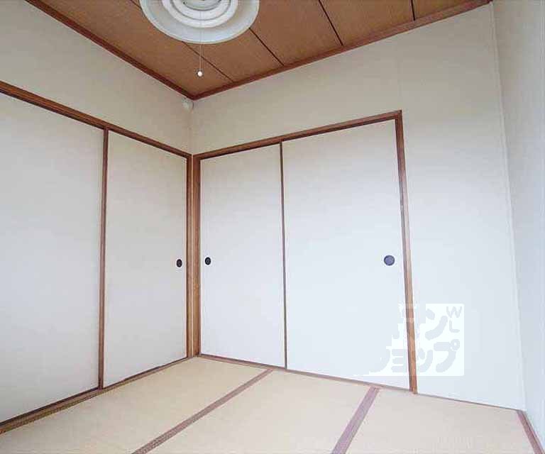 居室・リビング　６帖と４．５帖の和室、６帖のダイニングキッチンの間取りです
