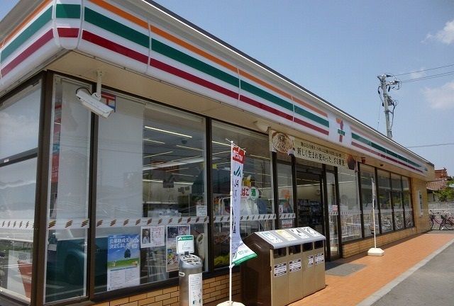 コンビニ　セブンイレブン（コンビニ）まで600m