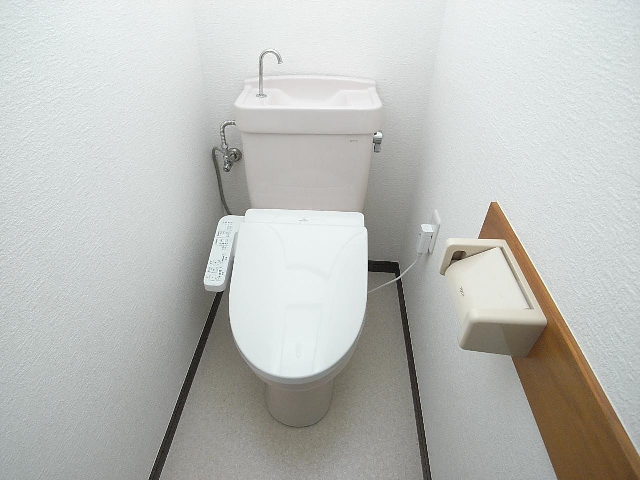 トイレ　ウォシュレット便座付きトイレ