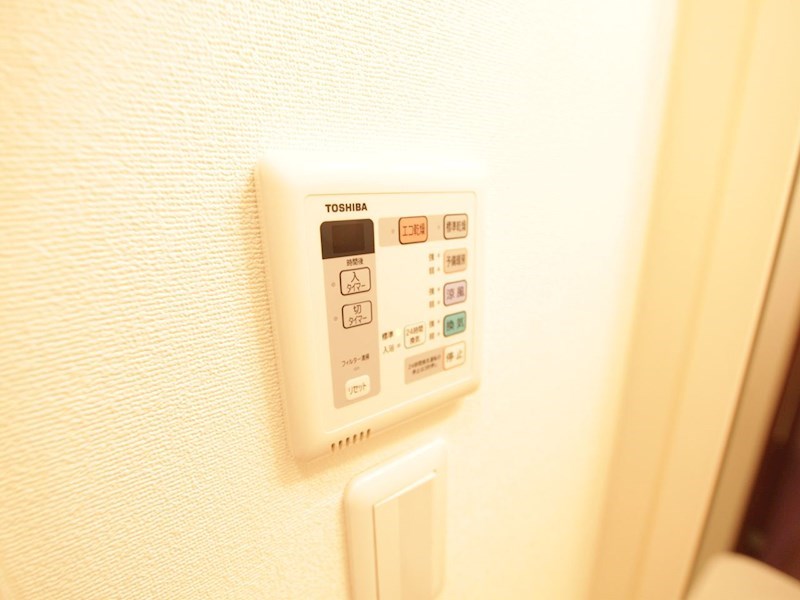 その他設備　浴室暖房乾燥機付き