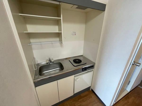 キッチン　電気コンロ付き！