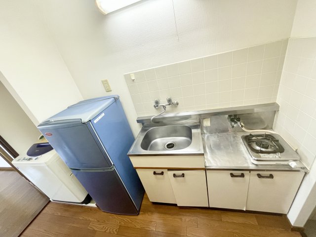 キッチン　※反転した間取りの別部屋の写真です。現況優先