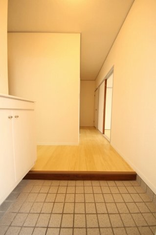 玄関　シンプルで使いやすい玄関です/同型タイプの別のお部屋のお写真