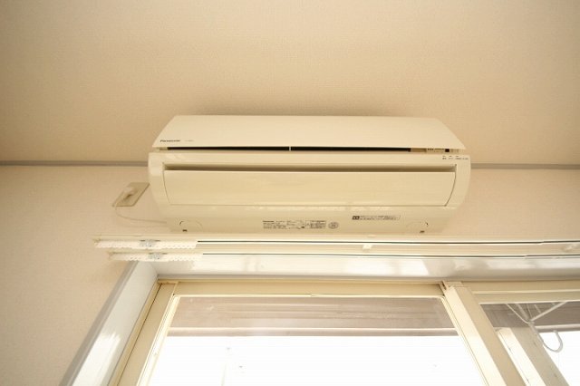 その他設備　エアコンです/同型タイプの別のお部屋のお写真です