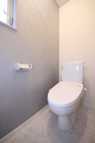 トイレ　ゆったりとした空間のトイレです/同型タイプの別のお部屋のお写