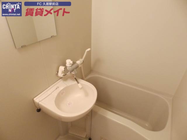 バス・シャワールーム　別部屋反転タイプ写真です。