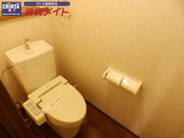 トイレ　別部屋反転タイプ写真です。