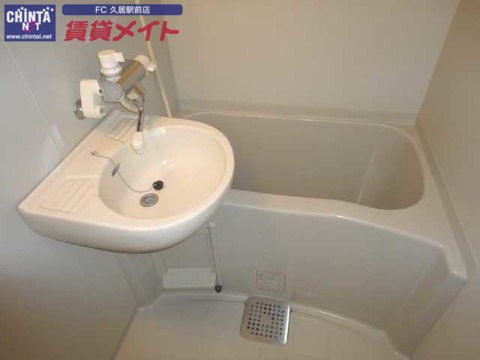 洗面設備　別部屋反転タイプ写真です。