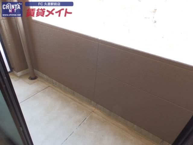 バルコニー　別部屋反転タイプ写真です。