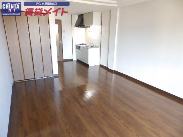 居室・リビング　別部屋反転タイプ写真です。