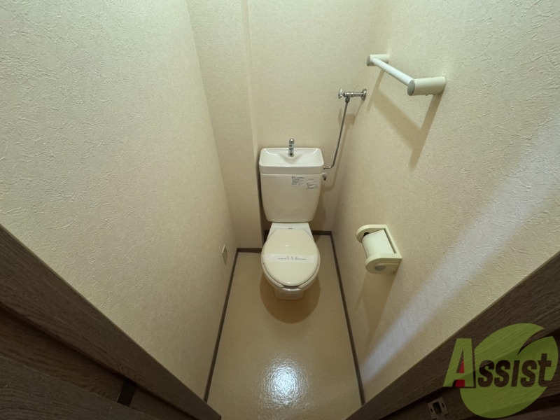 トイレ　こちらはトイレです。清潔感があり、安心して使用できます。