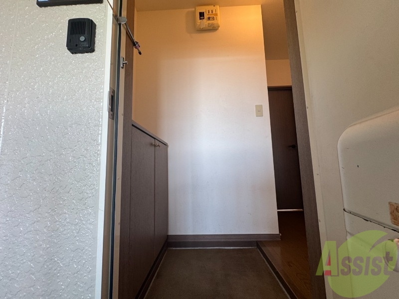 玄関　玄関の様子です。明るい印象ですね。気分もあがりそう。