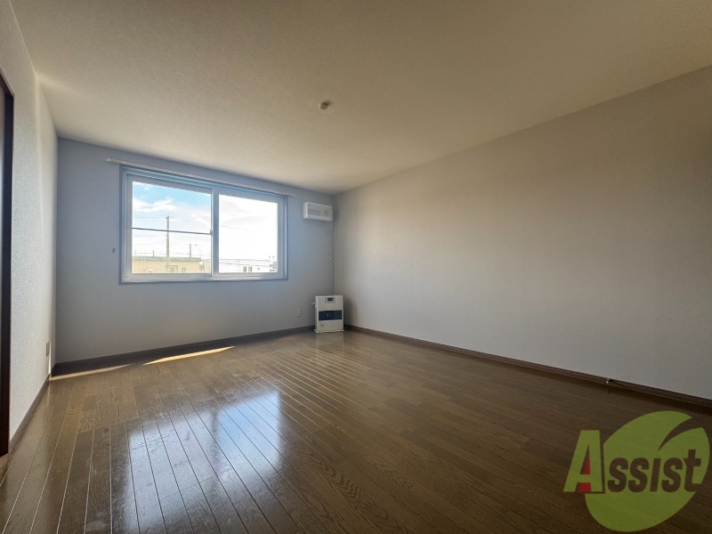 居室・リビング　広くてキレイなお部屋が広がっていて、充実した生活が送れそう。