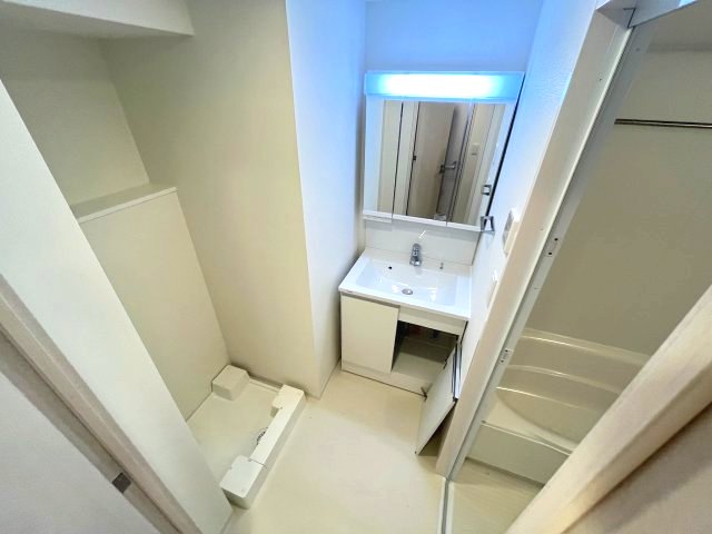 洗面設備　写真は、他部屋の同間取りです。(現況優先)