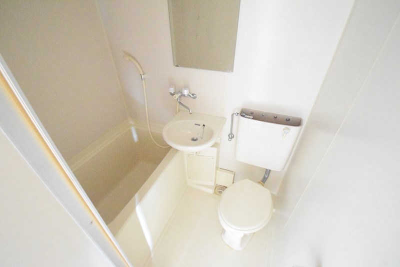 バス・シャワールーム　同じ建物部屋の部屋です。参考写真