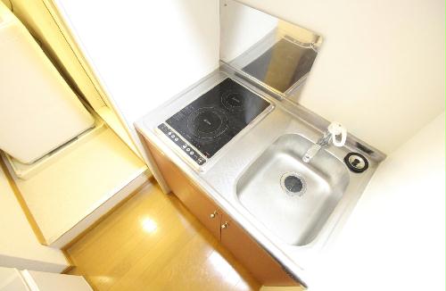 キッチン　お手入れがしやすいタイプの電気コンロです♪