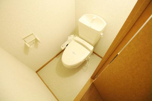 トイレ　こちらも人気設備の一つ、温水洗浄便座付きです♪