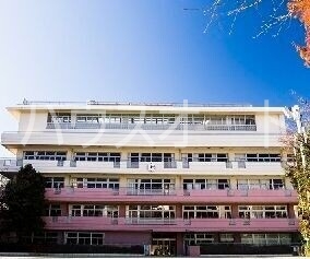 小学校　文京区立本郷小学校（小学校）まで363m