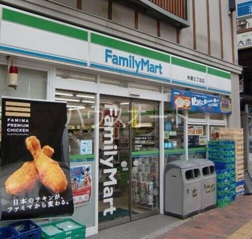 コンビニ　ファミリーマート本郷三丁目店（コンビニ）まで72m