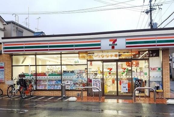 コンビニ　セブンイレブン 八尾老原4丁目店（コンビニ）まで375m