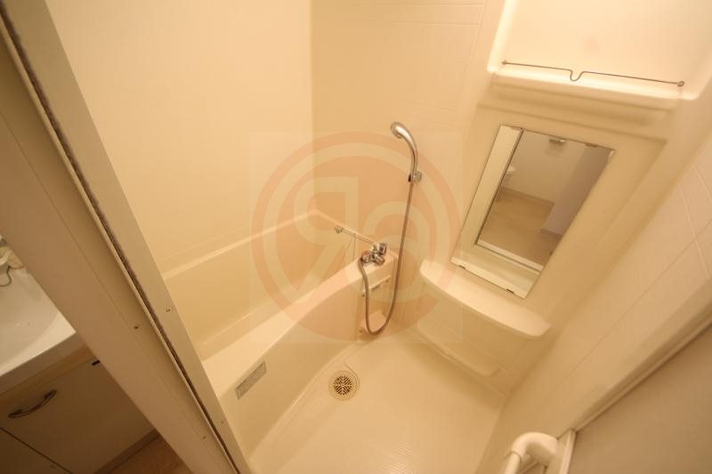 バス・シャワールーム　コンパクトで使いやすいお風呂です