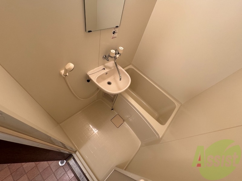 バス・シャワールーム　ユニットバスです。疲れを癒すのに欠かせませんね！