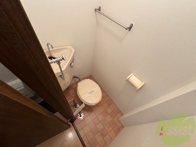 トイレ　こちらはトイレです。清潔感があり、安心して使用できます。