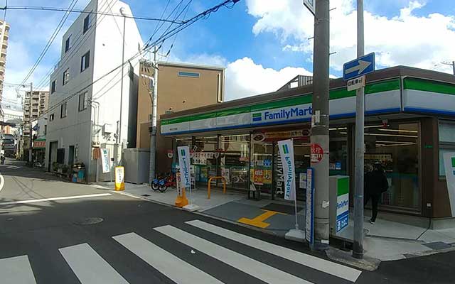 コンビニ　ファミリーマート 中本三丁目店（コンビニ）まで150m