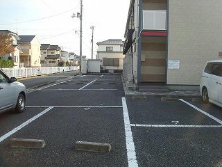 駐車場　駐車場は11台分ご用意しております。