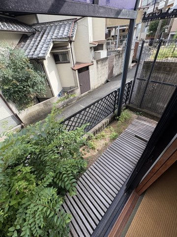 バルコニー　暖かな日差しのふりそそぐバルコニー