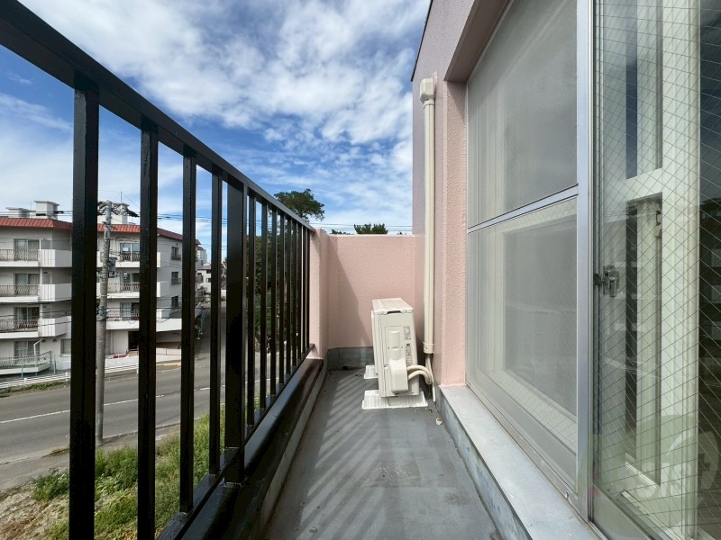 バルコニー　バルコニーです。洗濯物を干したり一息ついたりできますね！