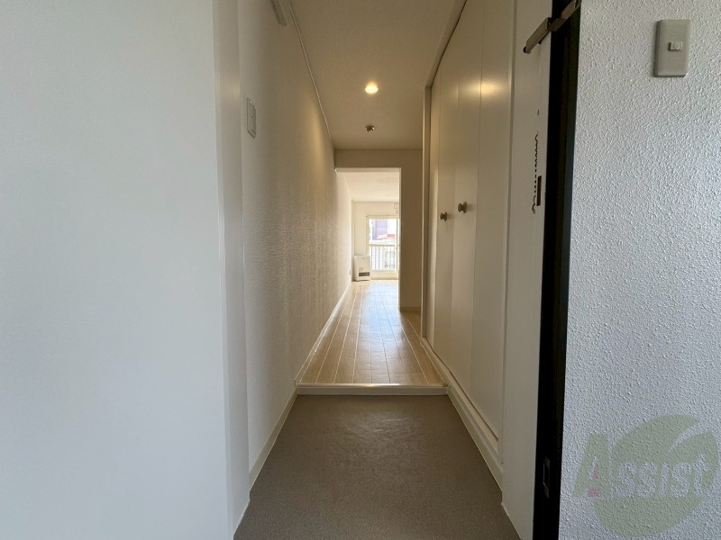 玄関　玄関の様子です。明るい印象ですね。気分もあがりそう。