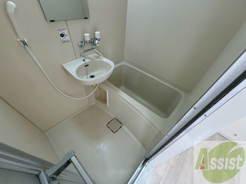 バス・シャワールーム　お風呂になります。一日の疲れを癒してくださいね。