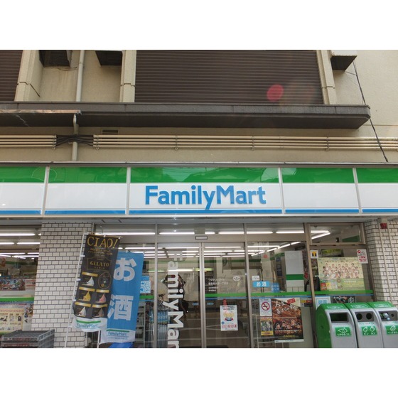 コンビニ　ファミリーマート（コンビニ）まで151m