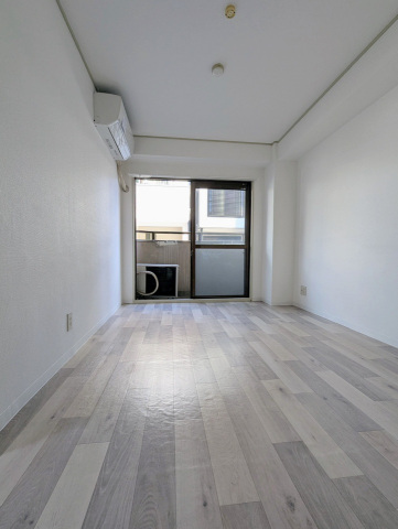 その他部屋・スペース　白い洋室