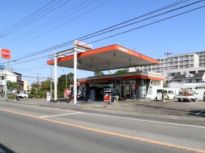 ショッピングセンター　株式会社根岸商店平給油所（ショッピングセンター）まで300m